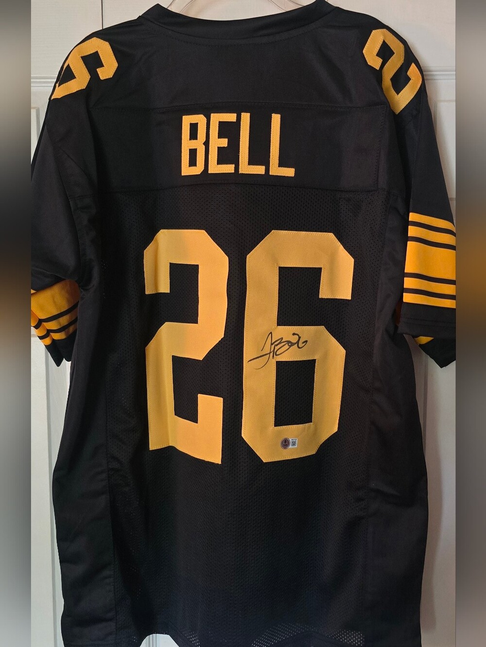 Signed Le'veon Bell #26 Football Jersey. Beckett Authenticated And   Witnessed